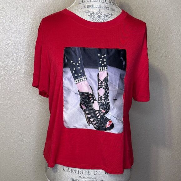 Starlet Red Graphic Shoe T-Shirt with Studded Pearl Like Embellishments XL - Picture 2 of 6